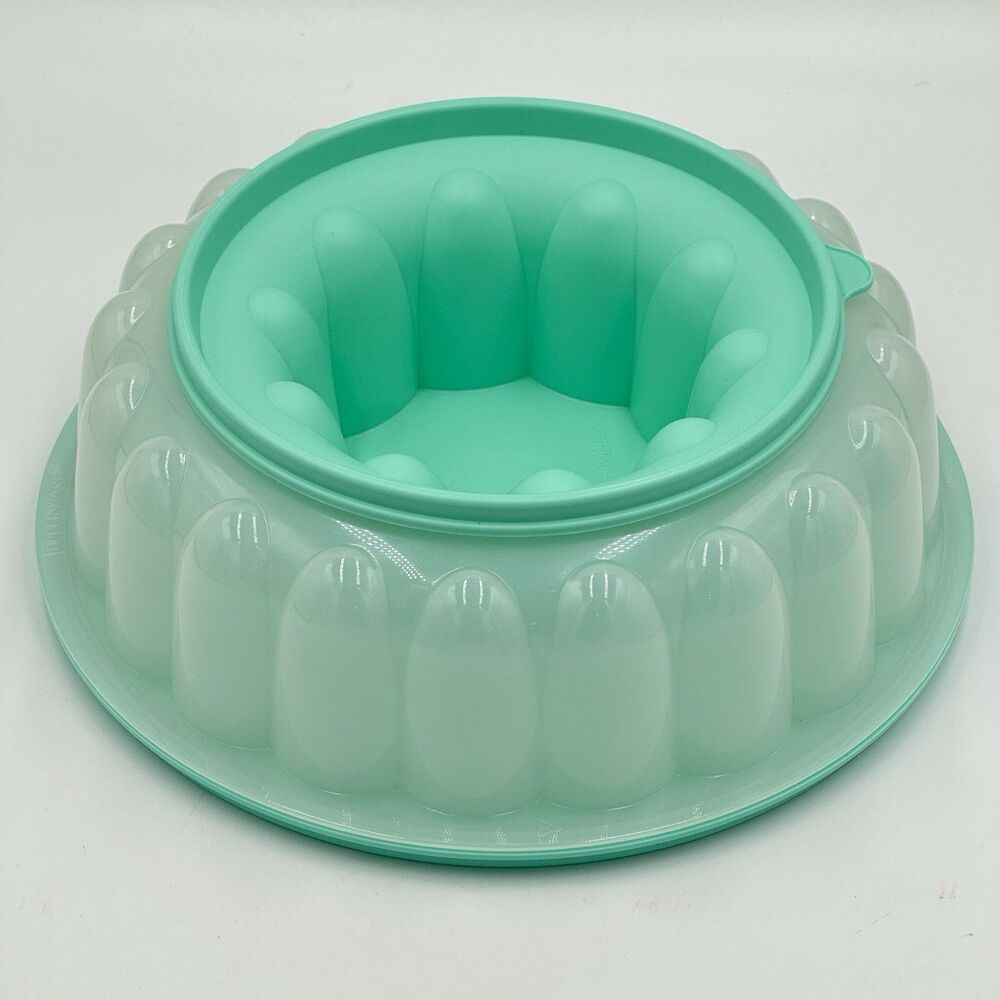 Tupperware 3 Piece Sheer Ice Jel-Ring Mold with Green Seals